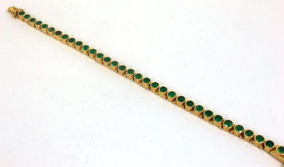 EYE CATCHING 18K GOLD VIBRANT 13ct EMERALDS TENNIS BRACELET  