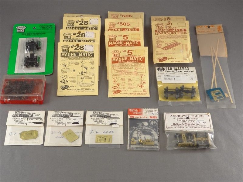 DTD   HO SCALE LOT   15+ KADEE COUPLERS TRUCKS WHEELS PRR FRONT END 