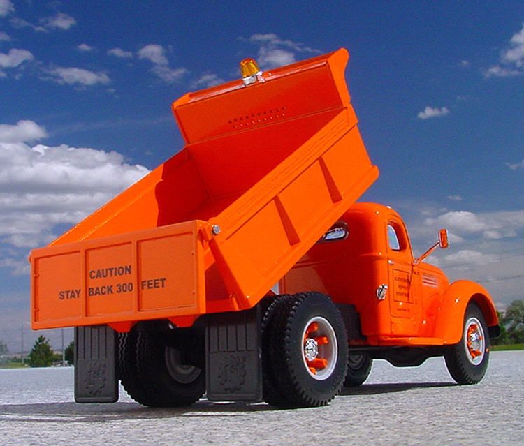 VR 1949 IH KB10 DUMP NORTH DAKOTA HWY.DEPT   First Gear  