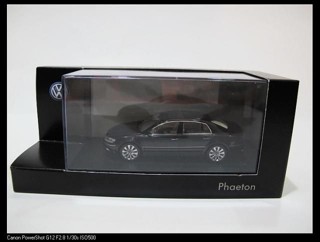 43 Minichamps Volkswagen New VW Phaeton Die Cast  