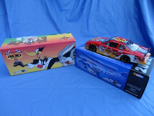 2002 LOONEY TUNES REMATCH EVENT CAR 1/24 Collectors Die Cast / MIB 