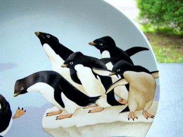 VANDOR LOWELL HERRERO 8 CERAMIC PENGUIN PLATE 1984  