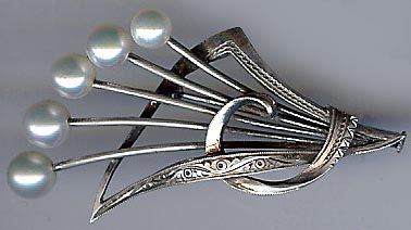 MIKIMOTO VINTAGE ENGRAVED STERLING SILVER MULTI PEARL PIN  