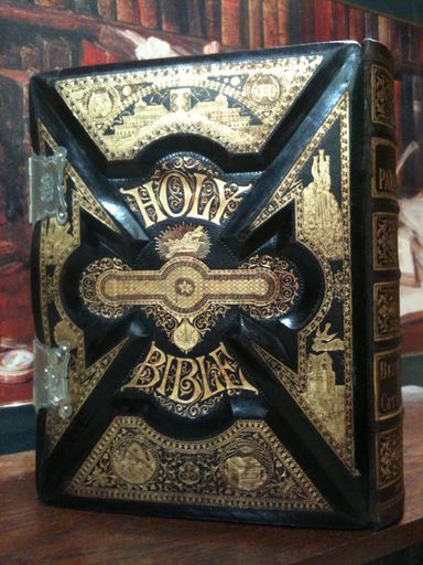 ANTIQUE FAMILY BIBLE CLASP UNMARKED LEATHER KING JAMES ILLUMINATED 