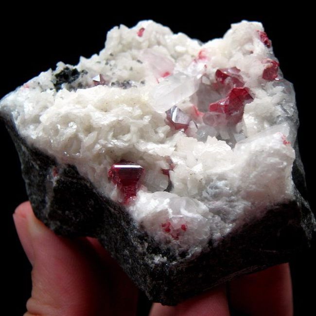 Cinnabar Crystal,Mineral Specimen cbgz2ie0110  