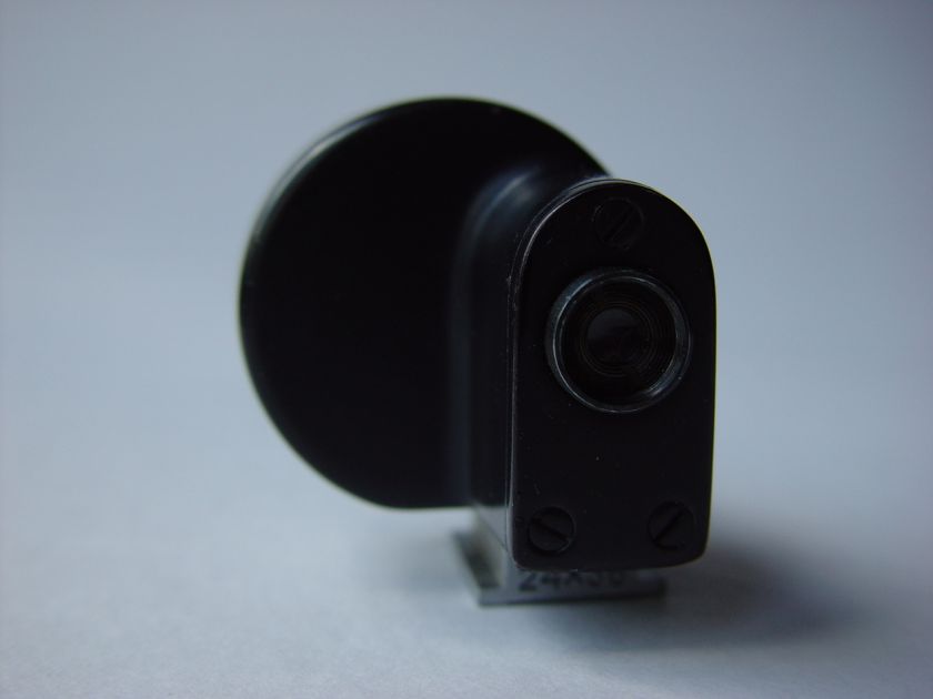 You are bidding for Russian universal viewfinder, intended for Leica 