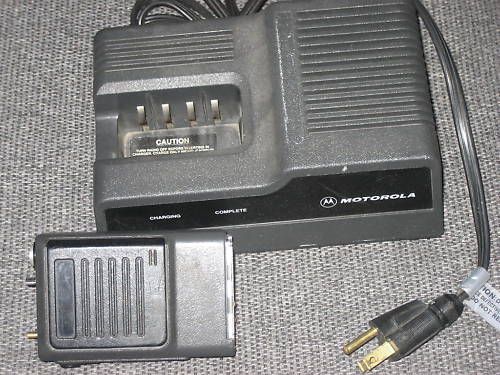 Motorola NTN4633C Desktop Charger With MT1000  