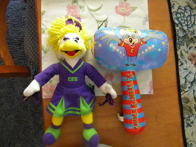 CHUCK E. CHEESE PLUSH HAMMER & LE HELEN PLUSH+FREEBIES  