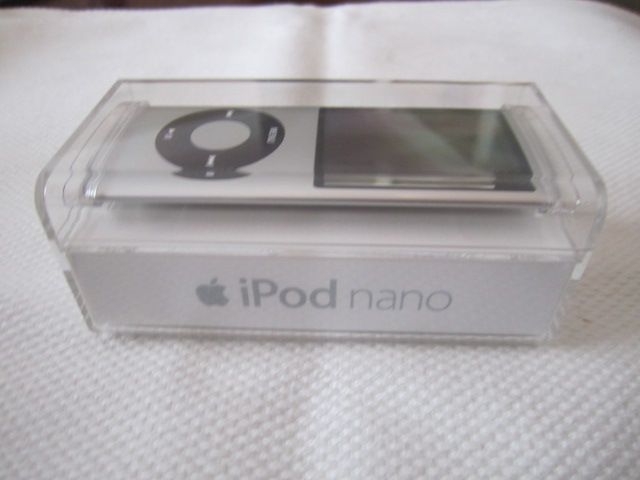   FACTORY SEALED**Apple iPod nano 4th Generation chromatic Silver (8 GB