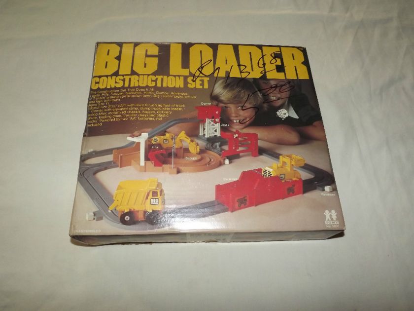 VINTAGE TOY TRUCKS 1977 TOMY CORP BIG LOADER CONSTRUCTION SET  