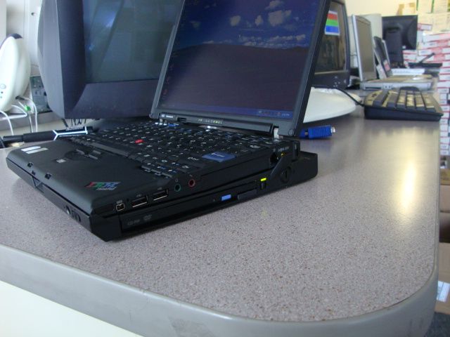 IBM THINKPAD X60 WAR CHEAP LAPTOP W/ DOCKING STATION  