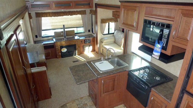 2012 Wildcat 293REX Triple slide Fifth wheel w/ Outside Kitchen Early 