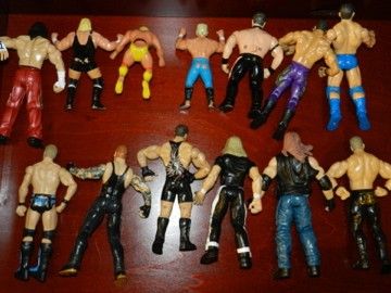 WWE WWF WRESTLING Action Figure LOT Vintage HULK HOGAN UNDERTAKER 